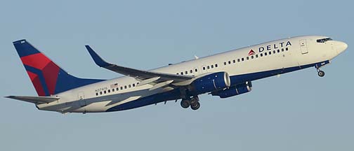 Delta Boeing 737-832 N3741S, Phoenix Sky Harbor, December 23, 2013